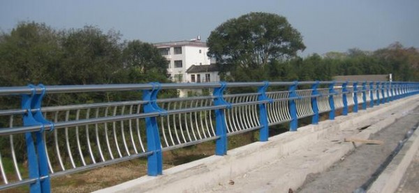 不銹鋼橋梁護(hù)欄