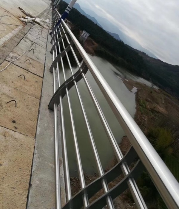 河道橋梁護(hù)欄